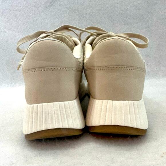 EUC Women’s dv Dolce Vita Dolen Sneakers Ecru size 9.5 - Picture 2 of 9